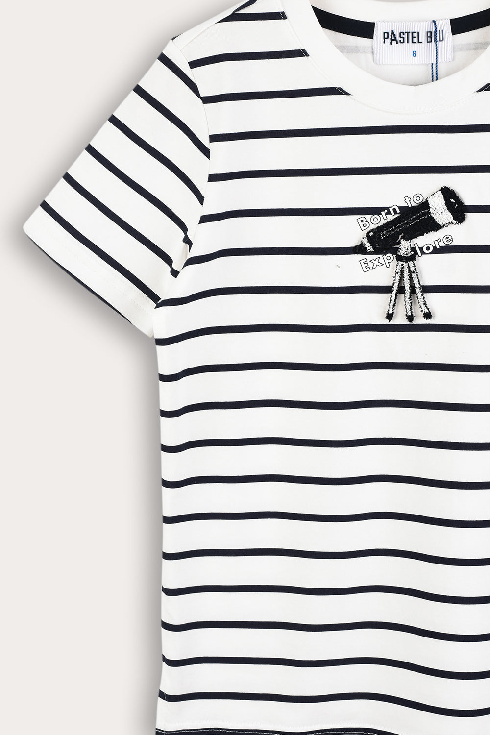 Playera de rayas para niño con logo