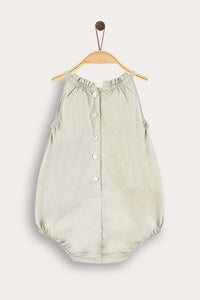 Overol con bordado artesanal